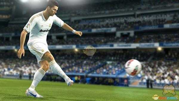 《实况足球2013》十分靠谱的角球得分技巧教程